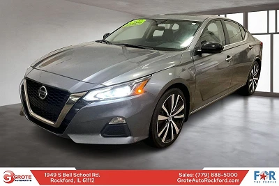 2022 Nissan Altima SR's photo