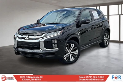 2022 Mitsubishi Outlander SE's photo