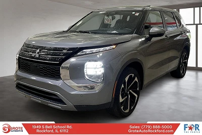 2024 Mitsubishi Outlander SE's photo