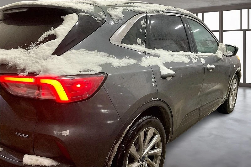 2022 Ford Escape Hybrid Titanium photo 2