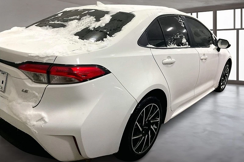 2023 Toyota Corolla LE photo 2