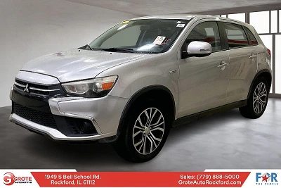 2019 Mitsubishi Outlander ES's photo