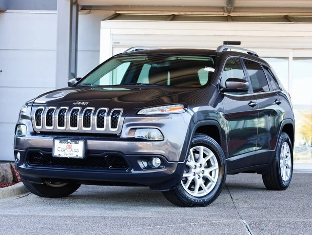 2016 Jeep Cherokee Latitude photo 2