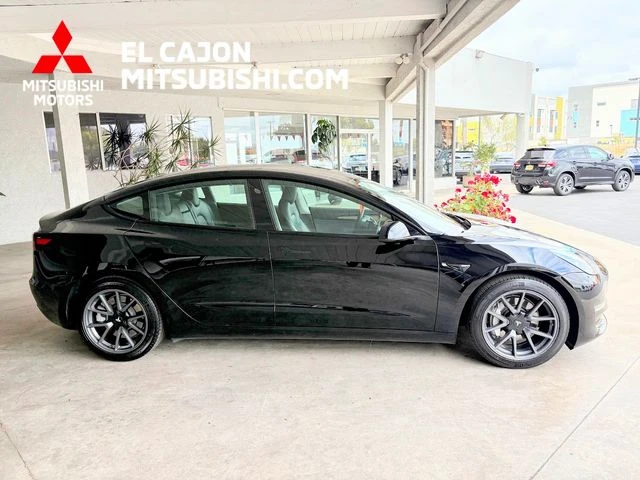 2023 Tesla Model 3 -'s photo