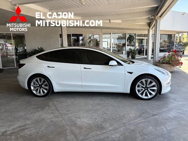 2019 Tesla Model 3 Standard Range Plus's photo