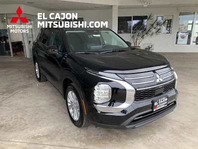 2025 Mitsubishi Outlander ES's photo