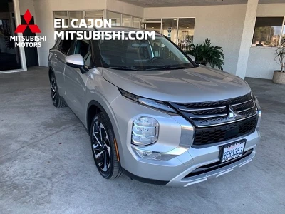 2023 Mitsubishi Outlander SE Special Edition's photo