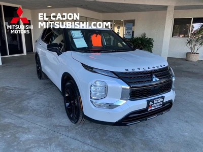 2024 Mitsubishi Outlander SE Black Edition's photo