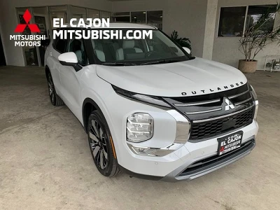 2025 Mitsubishi Outlander SE's photo