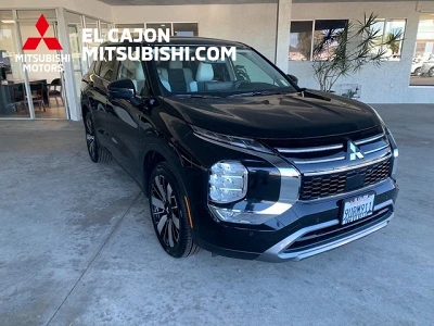 2025 Mitsubishi Outlander SE's photo