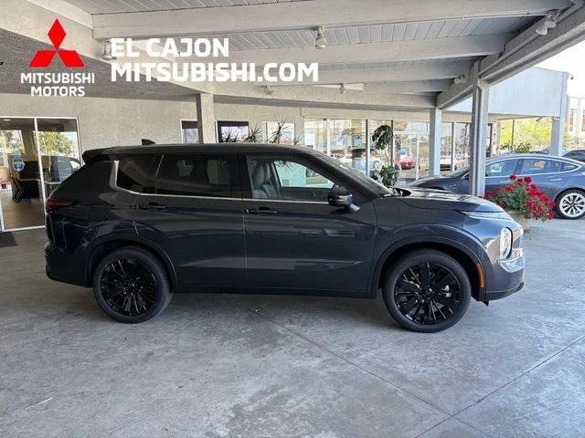 2026 Mitsubishi Outlander LE FWD's photo