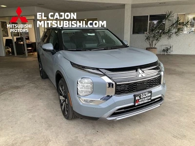 2026 Mitsubishi Outlander SE's photo