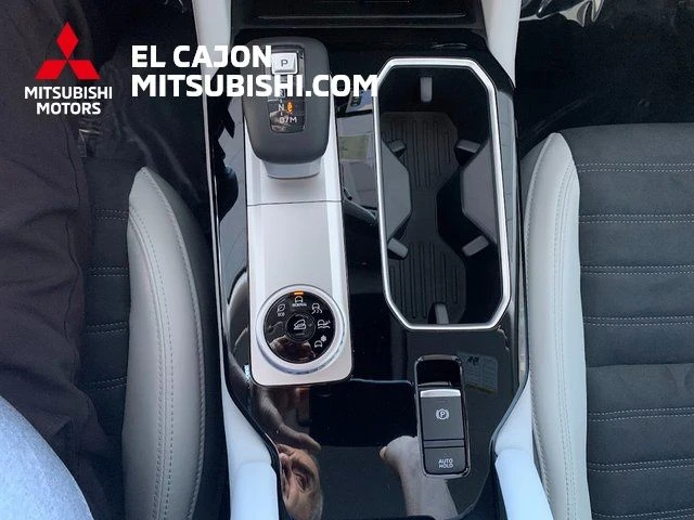 2026 Mitsubishi Outlander SE - Photo 13