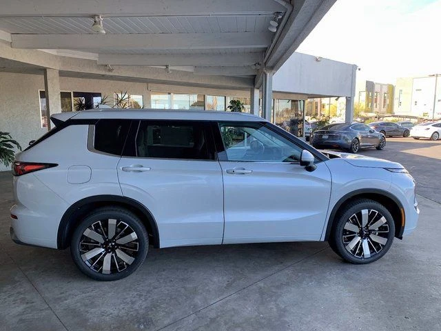 2026 Mitsubishi Outlander SEL FWD's photo