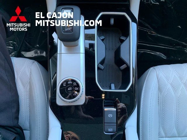 2026 Mitsubishi Outlander SEL - Photo 15