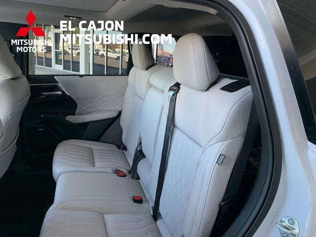 2026 Mitsubishi Outlander SEL - Photo 13