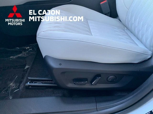 2026 Mitsubishi Outlander SEL - Photo 12