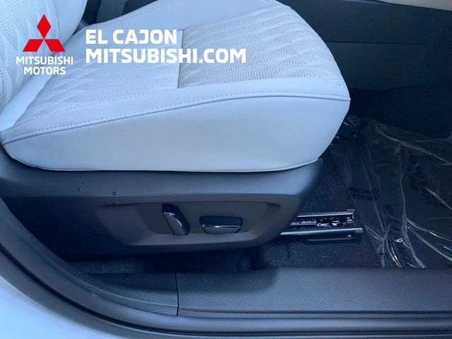 2026 Mitsubishi Outlander SEL - Photo 23