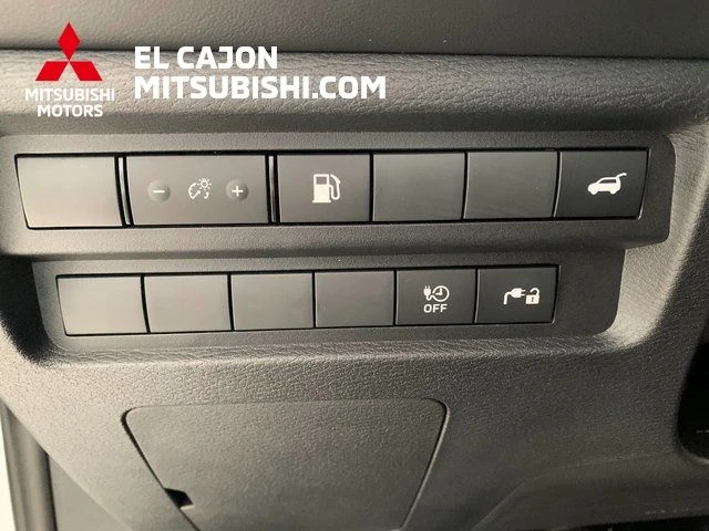 2025 Mitsubishi Outlander Plug-in Hybrid SE - Photo 14