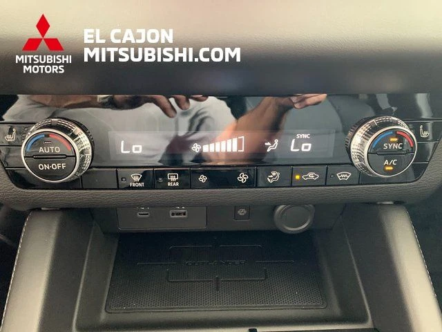 2025 Mitsubishi Outlander Plug-in Hybrid SE - Photo 16