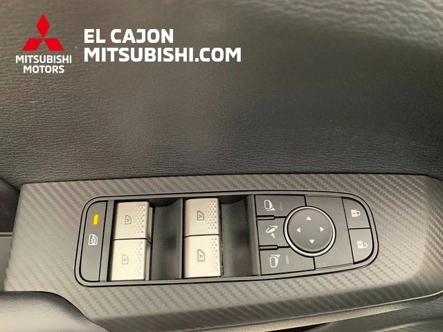 2025 Mitsubishi Outlander Plug-in Hybrid SE - Photo 11