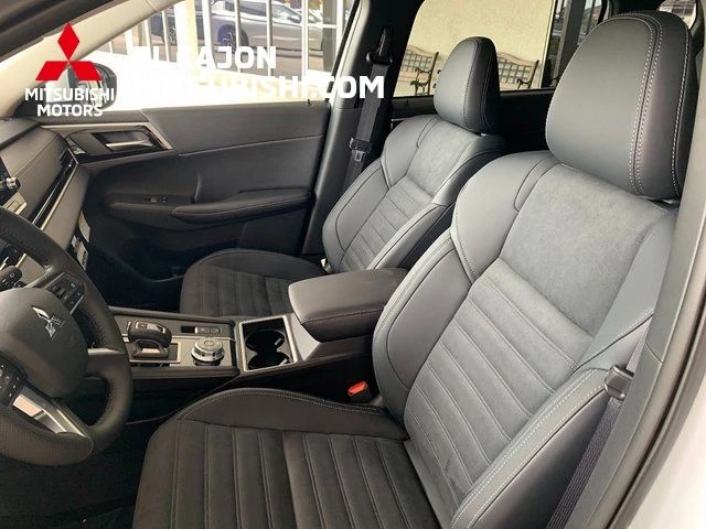 2025 Mitsubishi Outlander Plug-in Hybrid SE - Photo 12