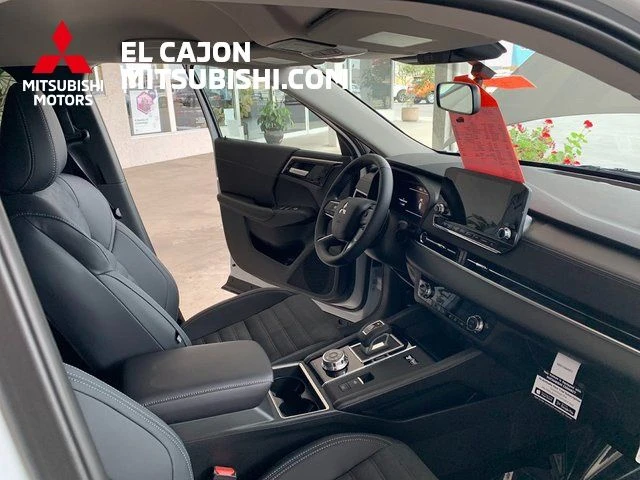 2025 Mitsubishi Outlander Plug-in Hybrid SE - Photo 24