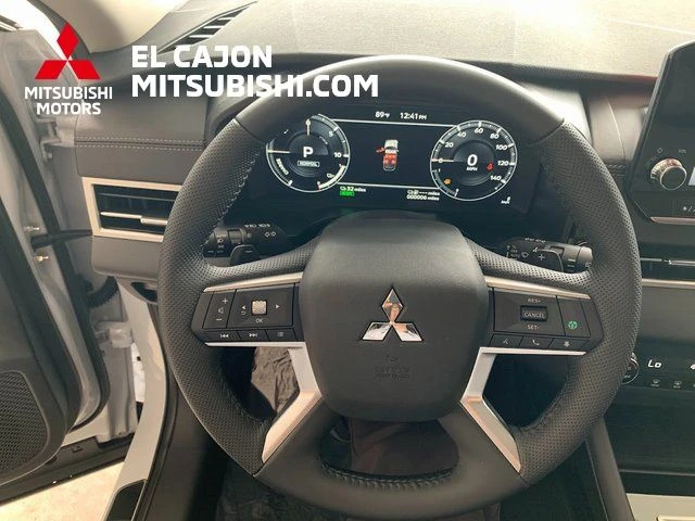 2025 Mitsubishi Outlander Plug-in Hybrid SE - Photo 18
