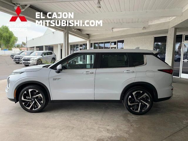 2025 Mitsubishi Outlander Plug-in Hybrid SE - Photo 6