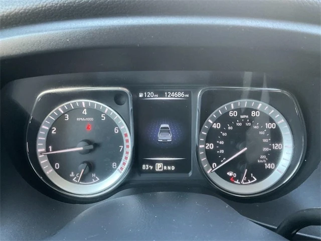 2017 Nissan Titan SV photo 2