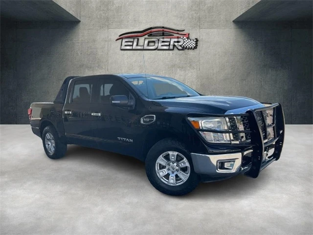 2017 Nissan Titan SV photo 3