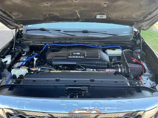 2017 Nissan Titan SV photo 4