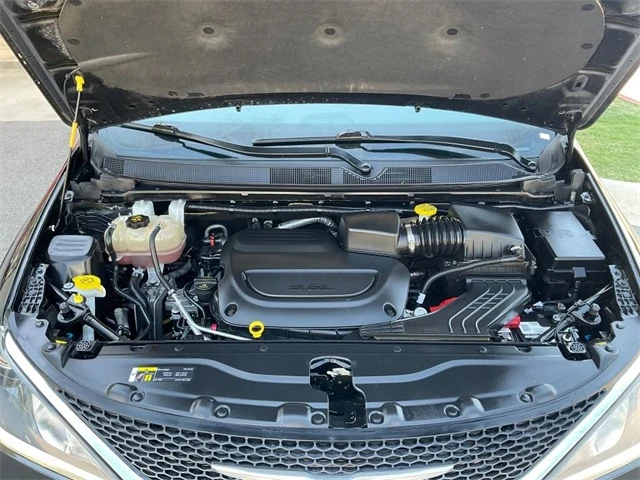 2020 Chrysler Pacifica Limited photo 4