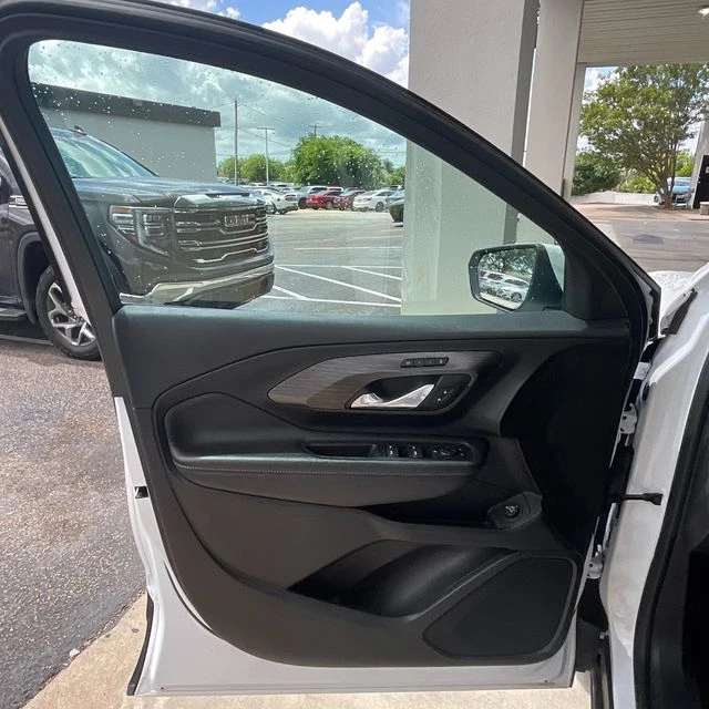 2024 GMC Terrain SLT - Photo 11