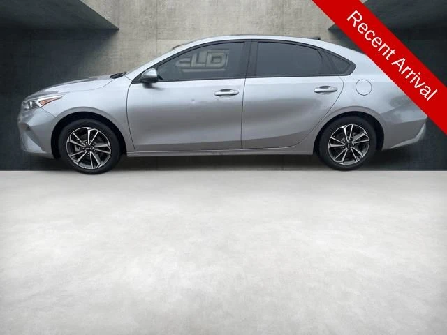 2023 Kia Forte LXS AT's photo