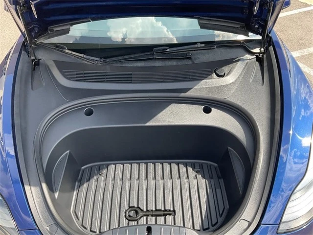 2023 Tesla Model 3 photo 4