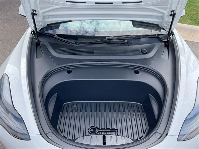 2023 Tesla Model 3 Performance photo 4