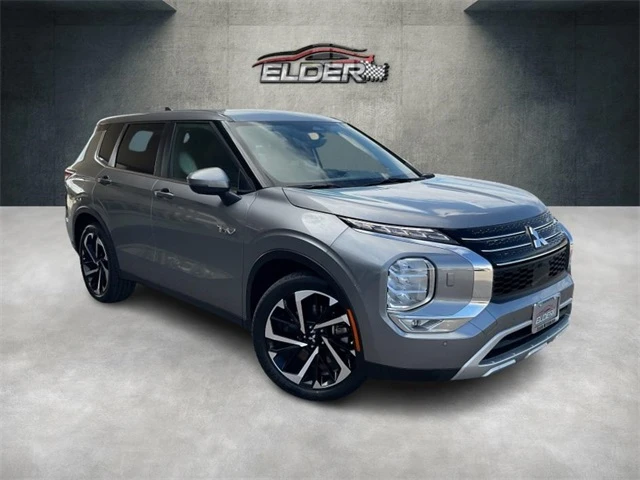2023 Mitsubishi Outlander PHEV SE photo 3