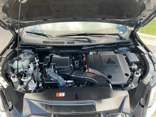 2023 Mitsubishi Outlander PHEV SE photo 4
