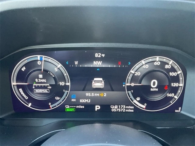 2023 Mitsubishi Outlander PHEV SE photo 2