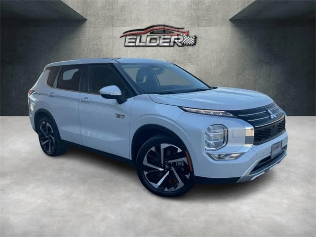2023 Mitsubishi Outlander PHEV SE photo 3