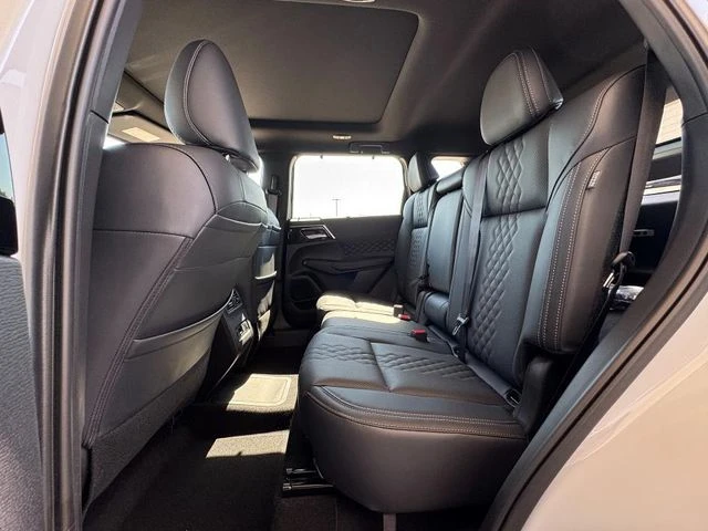 2025 Mitsubishi Outlander Plug-in Hybrid SEL - Photo 16