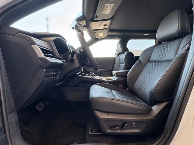 2025 Mitsubishi Outlander Plug-in Hybrid SEL - Photo 30