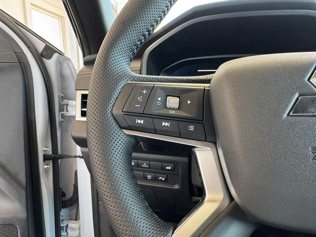 2025 Mitsubishi Outlander Plug-in Hybrid SEL - Photo 7