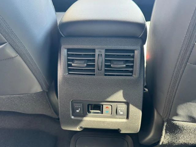 2025 Mitsubishi Outlander Plug-in Hybrid SEL - Photo 17