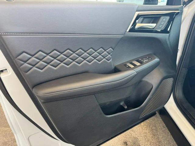 2025 Mitsubishi Outlander Plug-in Hybrid SEL - Photo 15