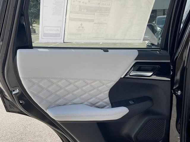 2025 Mitsubishi Outlander Plug-in Hybrid Platinum Edition - Photo 16