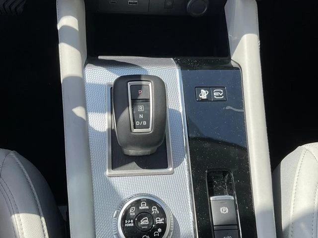 2025 Mitsubishi Outlander Plug-in Hybrid Platinum Edition - Photo 10