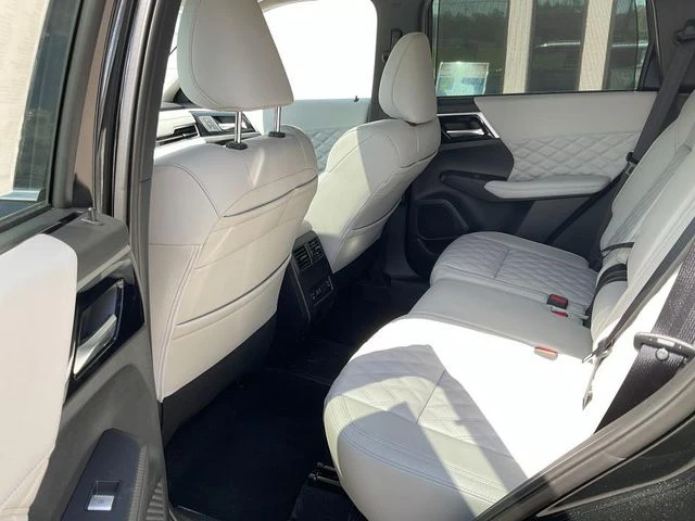 2025 Mitsubishi Outlander Plug-in Hybrid Platinum Edition - Photo 17