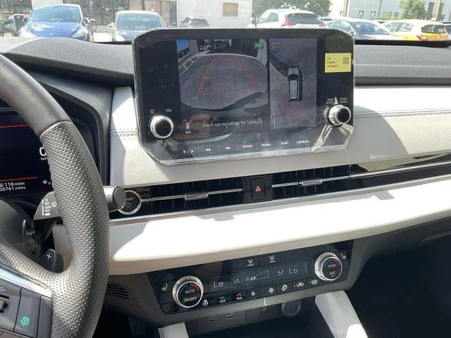 2025 Mitsubishi Outlander Plug-in Hybrid Platinum Edition - Photo 9